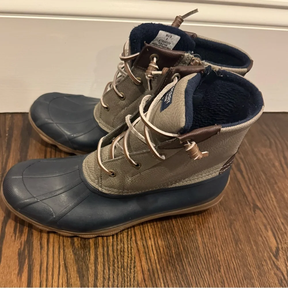 Sperry boots size 9